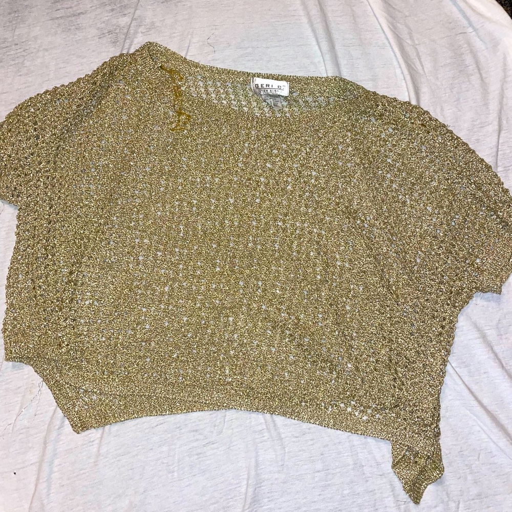 Cute gold shirt. Great to dress up for a night out!